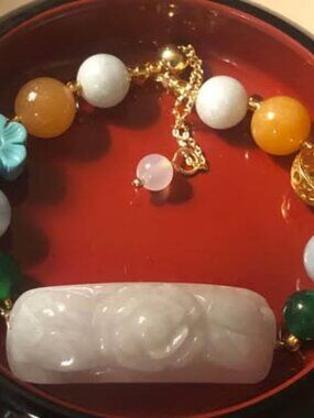 Natural Yellow and Green Jade Beaded Bracelet with Carved Jade Center